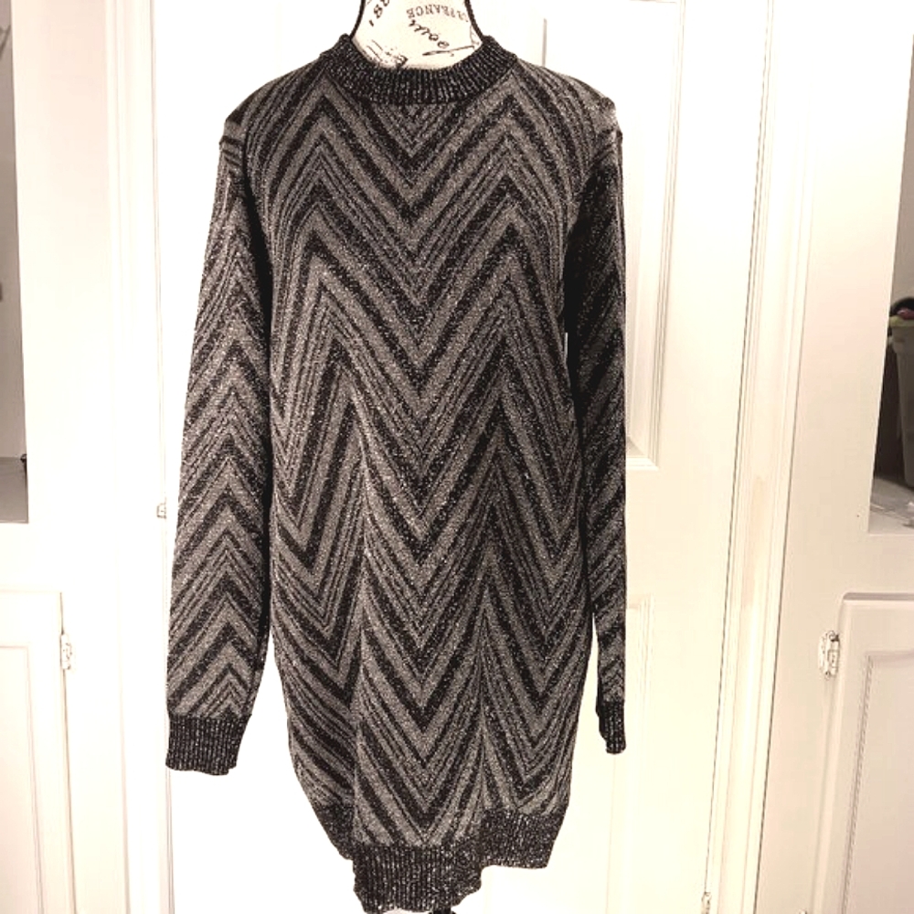 NWOT Suzy Shier Chevron Long Sweater Knit Crewneck Grey Silver Black Size L